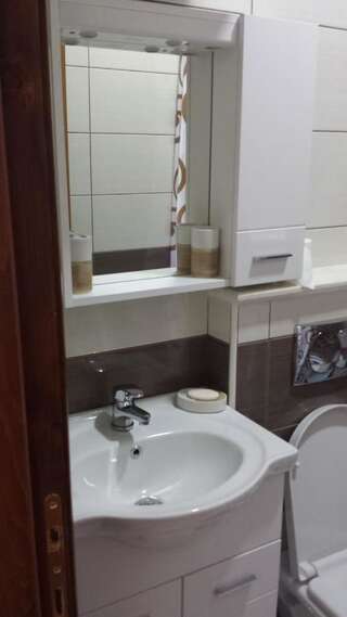 Гостевой дом Apartments Gazi Улцинь Четырехместный номер-1